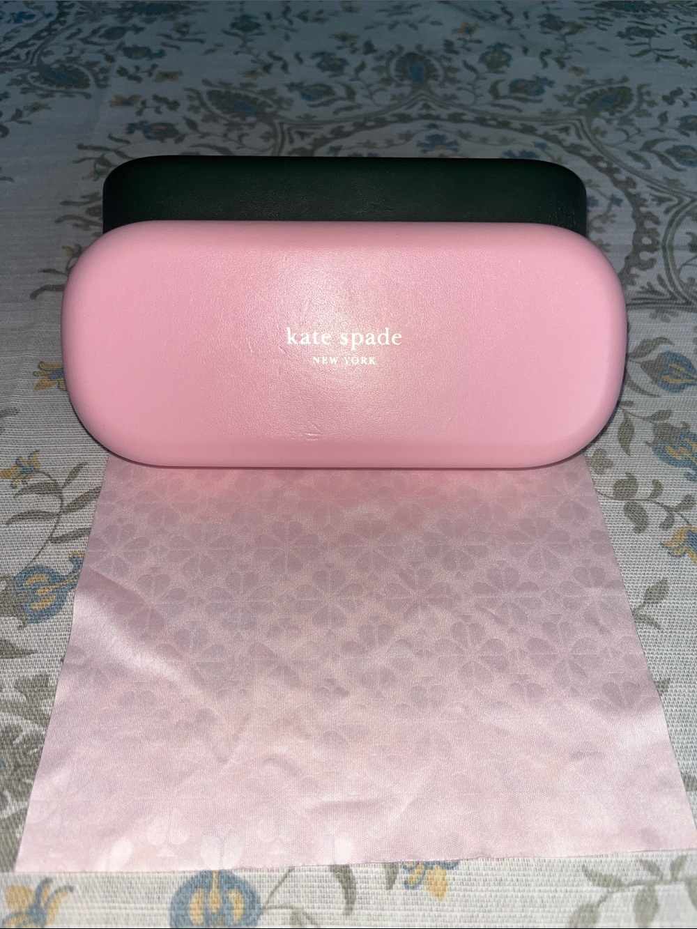 kate spade Pink and Green Hard Sunglasses 😎 Eyewear Case